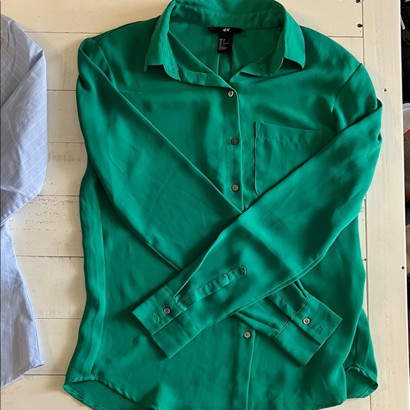 H&M Button-Up Shirts - Picture 2 of 5